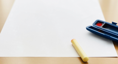 申請書を最終確認|建設業許可ならYC行政書士事務所